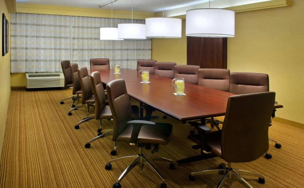 Courtyard By Marriott Jersey City Newport