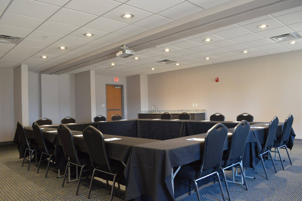 Holiday Inn Express & Suites Tulsa NE - Claremore by IHG