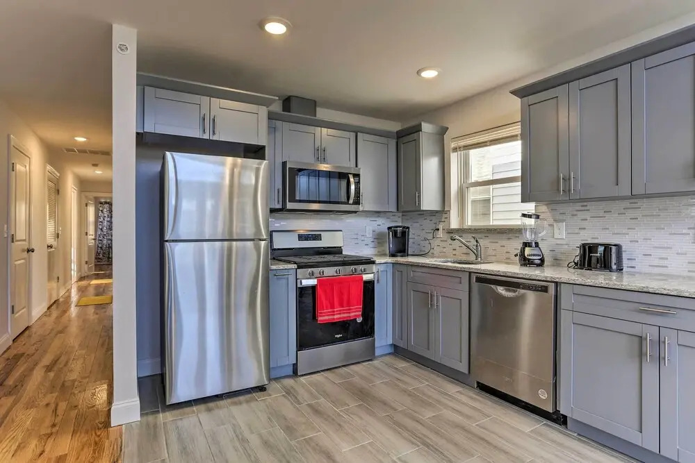 Newark Apartment ~ 5 Mi to Turtle Back Zoo!