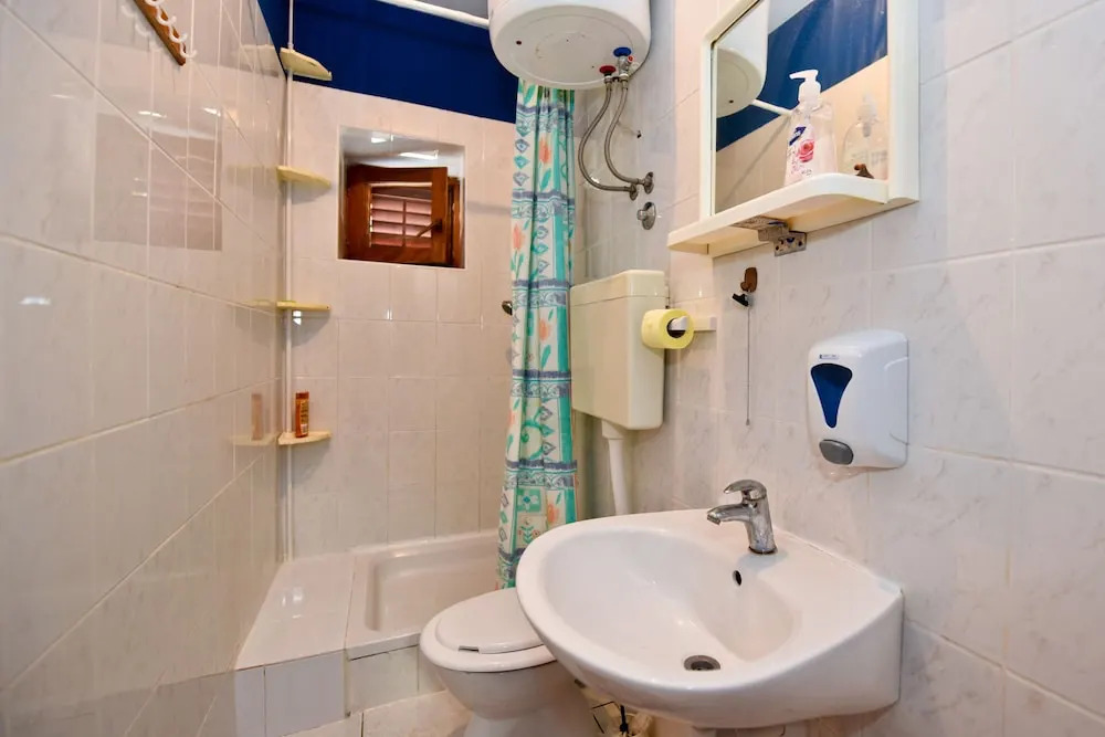 Simple and Central Hostel