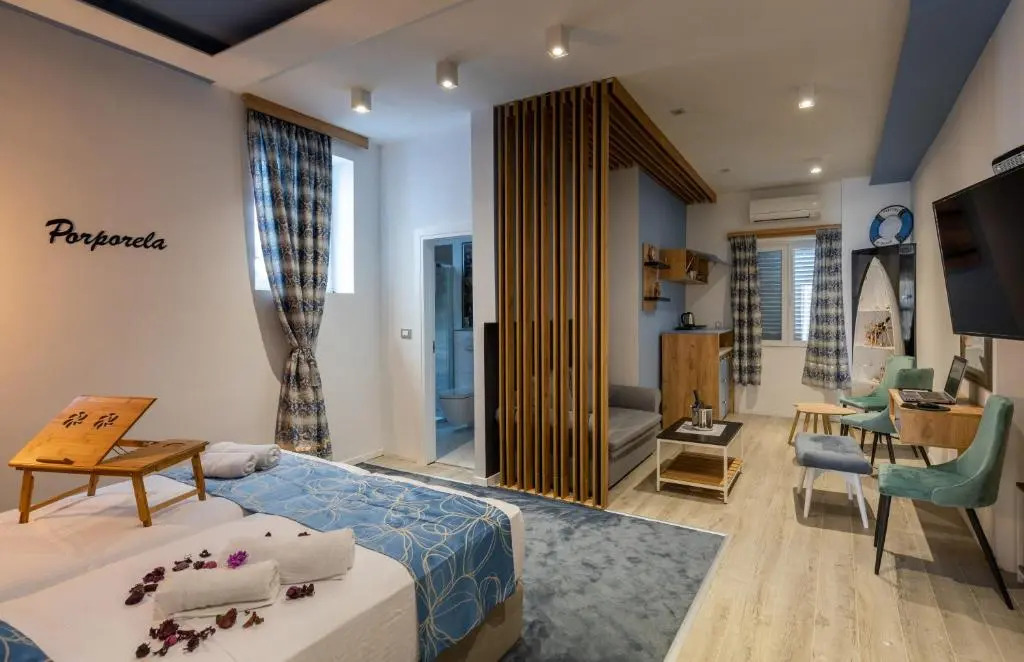 Apartments and Rooms Villa Naida