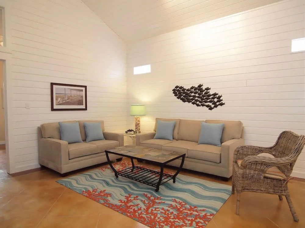 The Sea Monkee Pb216 3 Bedrooms 2 Bathrooms Condo