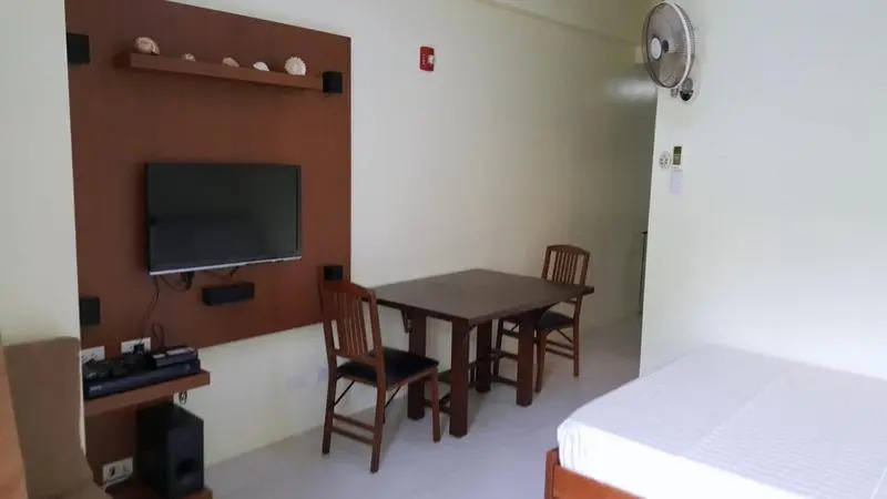 Pico De Loro - Myna B Studio