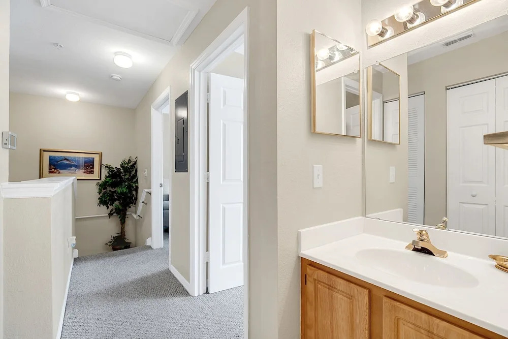 Modern & Comfy 20min to Disney Queenbeds