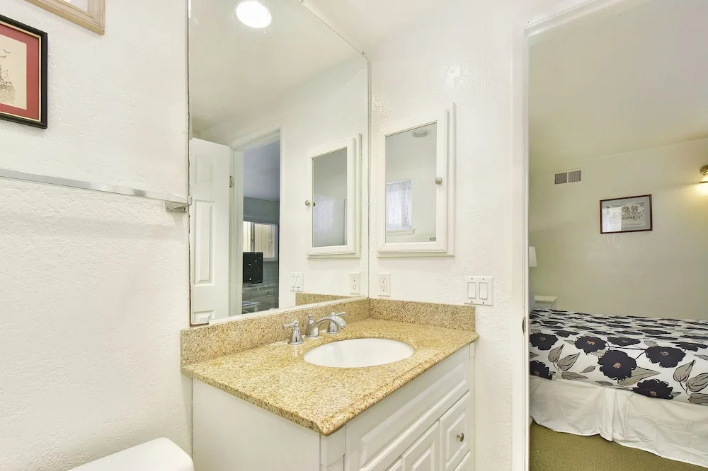 129 27th St Yipa 1 Bedroom Duplex