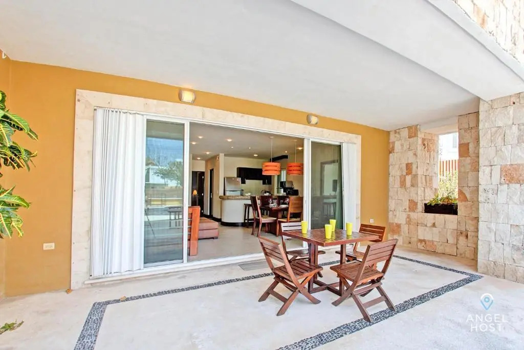Fabulous Playa Getaway at 38th and Beach plus 2 Pools Onsite!