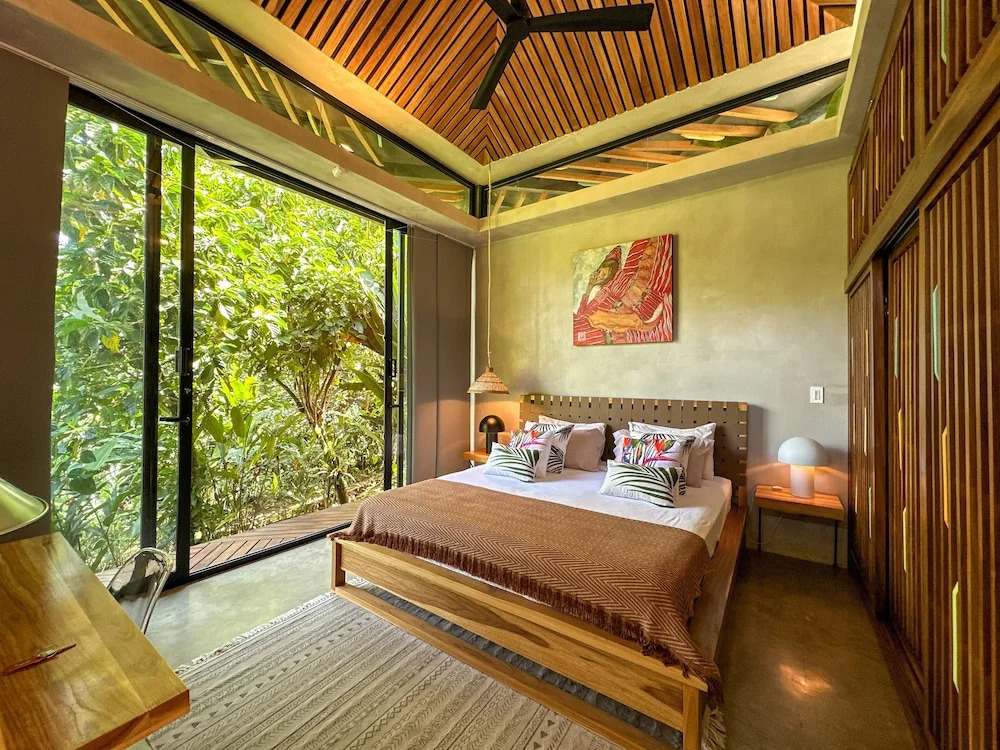 Caribbean Courtyard Villas 6 to 10 pp