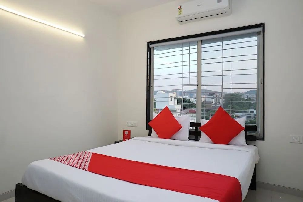 OYO 23670 Hotel Resonare Residency