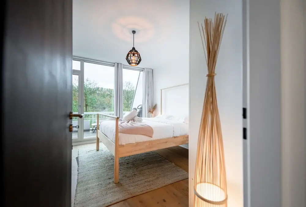 Designer 1BR Apartment with Pool & Prkg