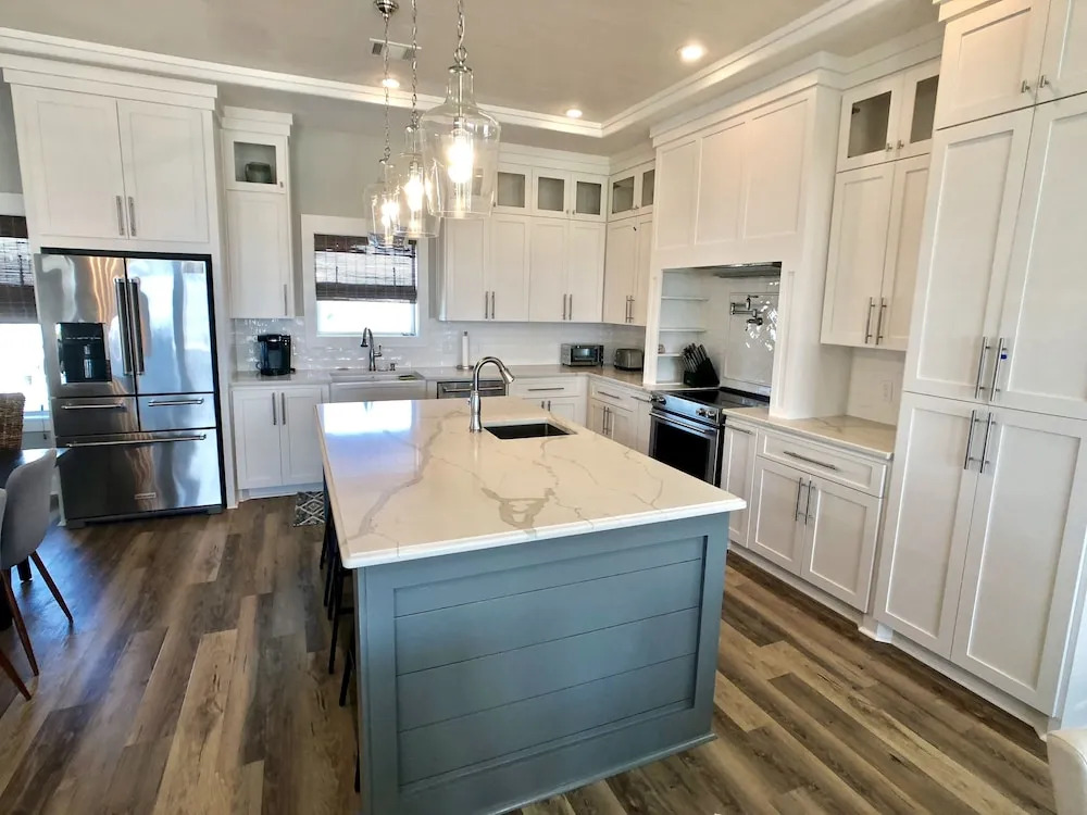 EZ Come EZ Geaux Home 4 Bedrooms 3.5 Bathrooms Home