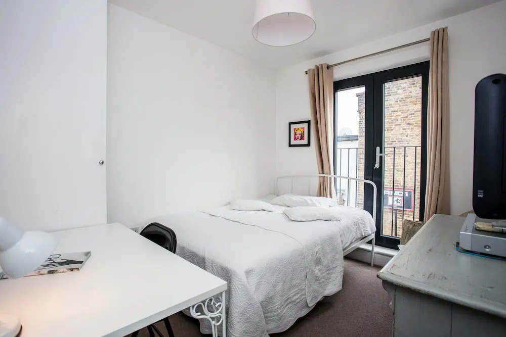 Wonderful 4 Bedroom Home In Kensal Rise
