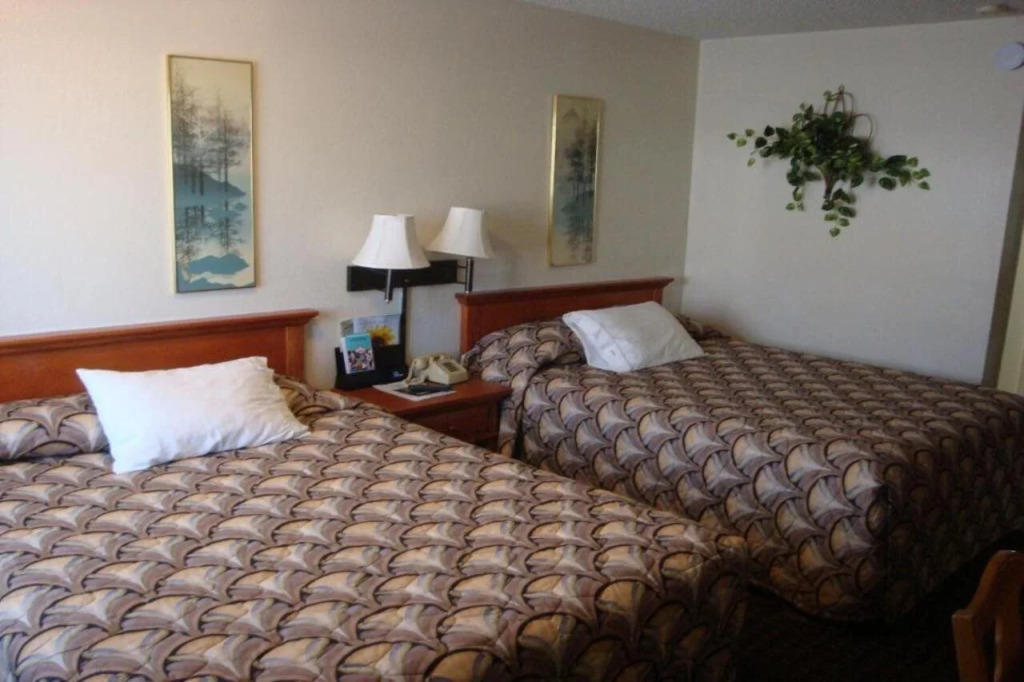 Hollister Inn