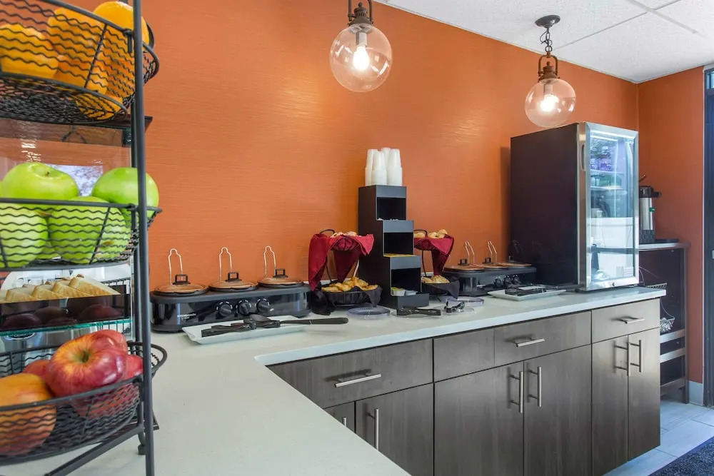 Country Hearth Inn & Suites - Columbia