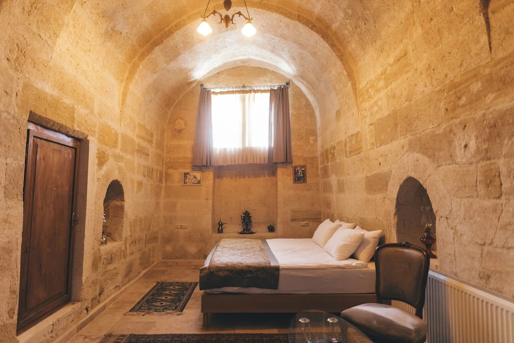 Kapalos Cave Hotel