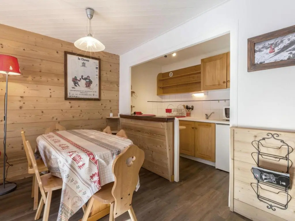 Appartement* pour 6, Sud, proche pistes et commerces - FR-1-304-82