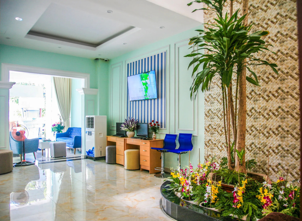 OYO 153 L&M Hotel
