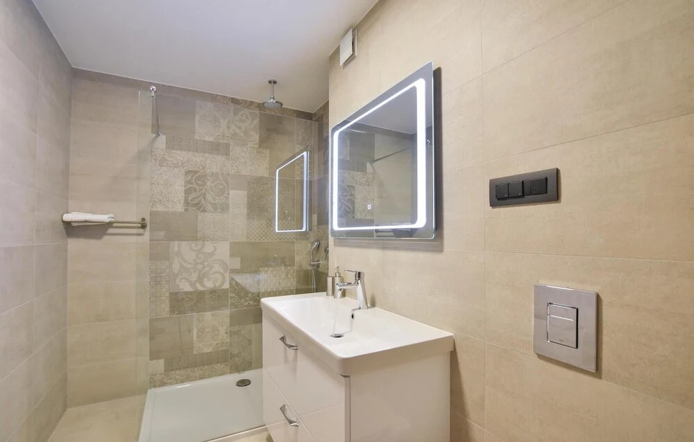 Amazing Home in Omis with Hot Tub, Sauna & WiFi