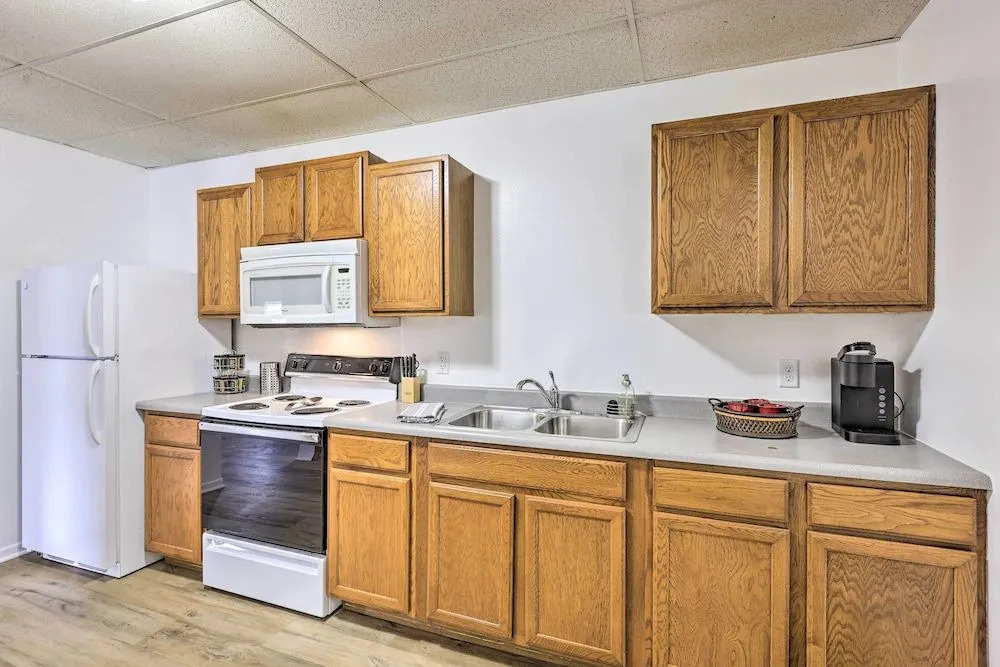Bright Yankton Apartment Near Meridian Bridge