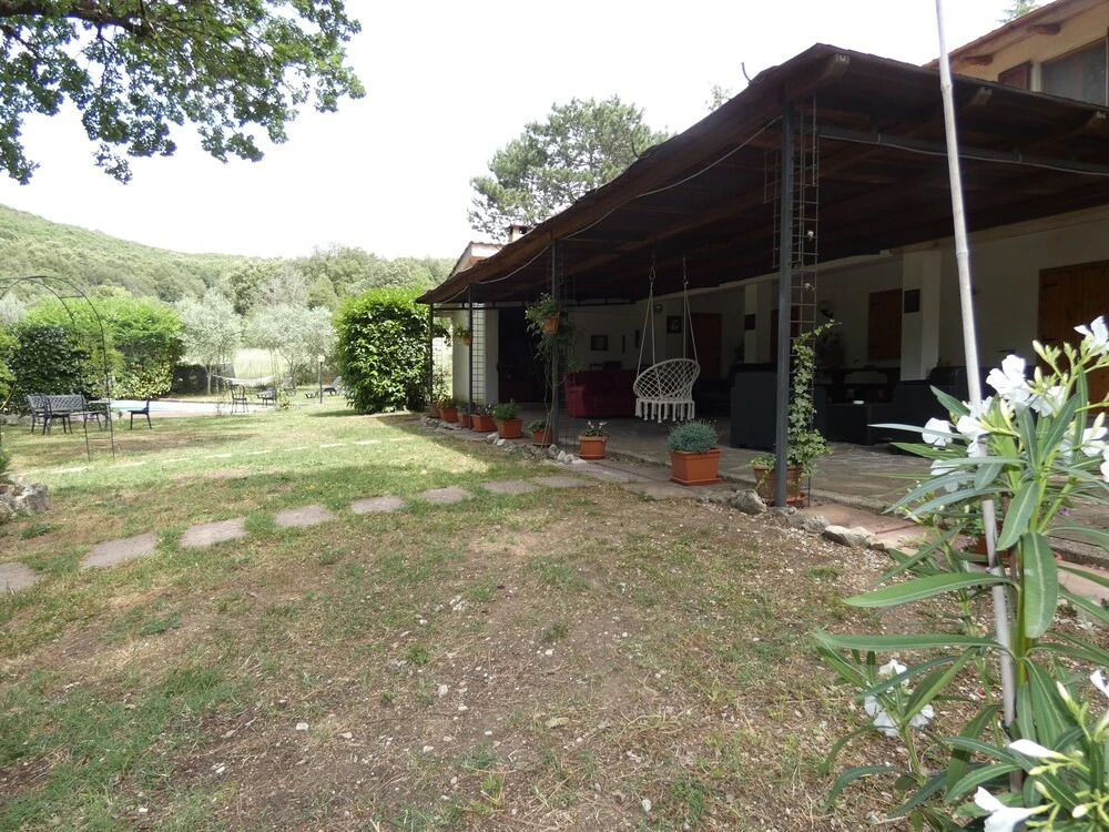Scappo In Umbria, La Escondida