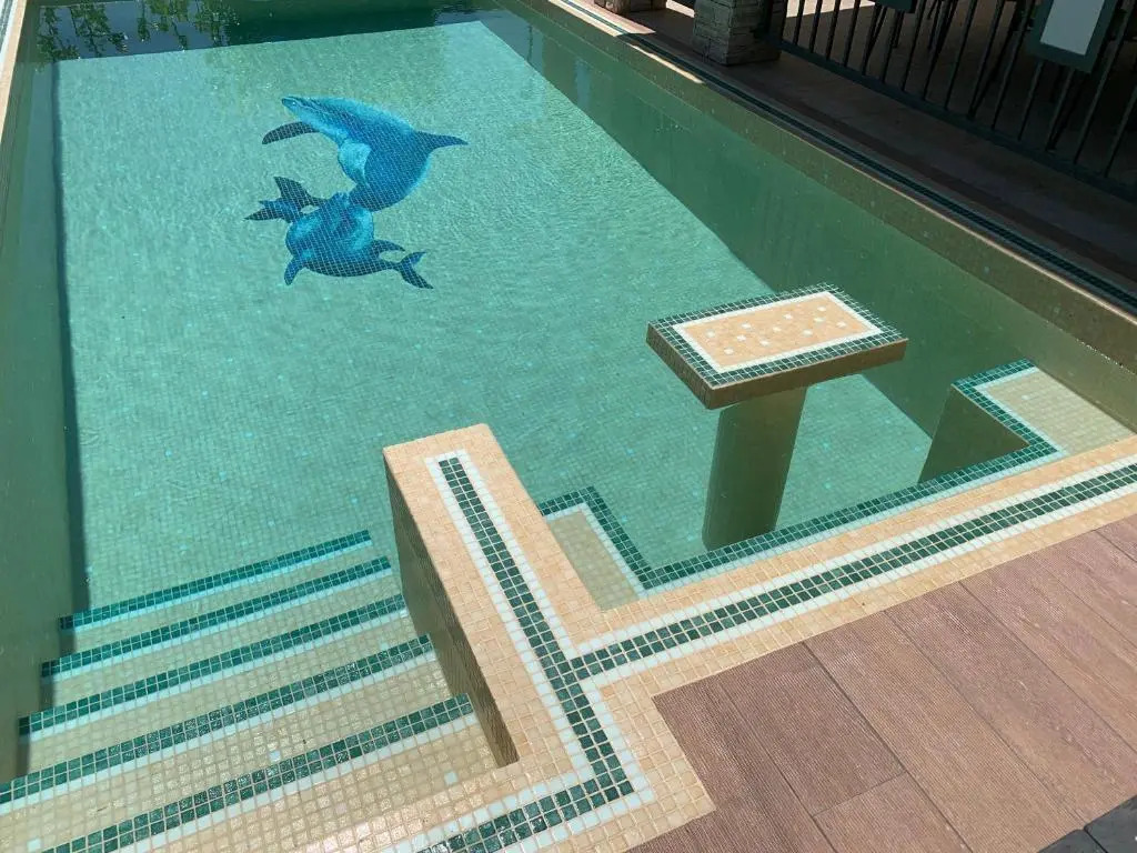 Villa KRK-4 bedrooms, 4 bathrooms with heated pool and jacuzzi, 150m from the sea