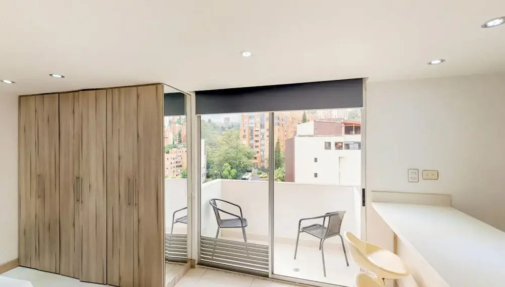 Comfortable city studio with balcony 810