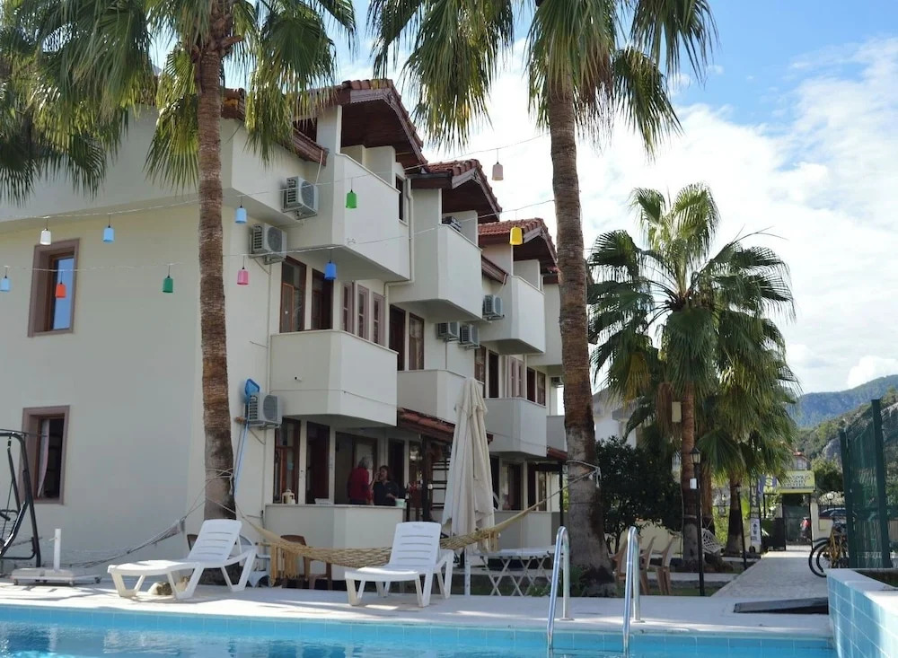 Erasmus Apart Hotel