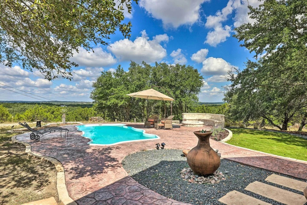 Dripping Springs Cabin w/ Pool, Hill Country Views