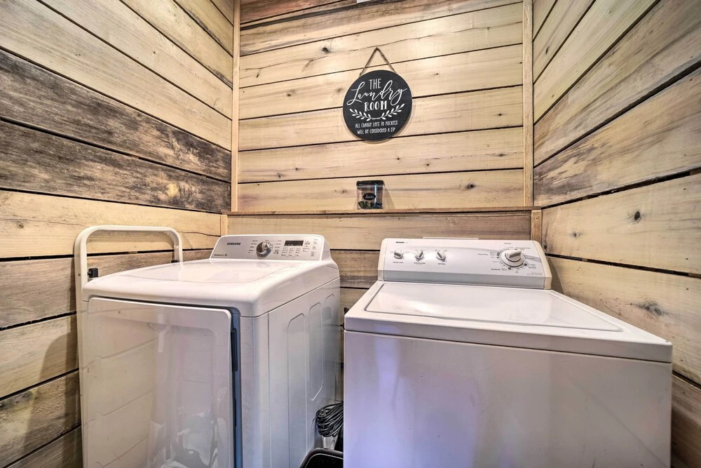 Modern Cabin w/ Fire Pit u003c 3 Mi to Trails