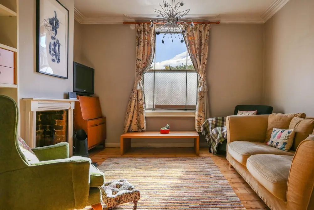 2 Bedroom House with Garden - Sleeps 6