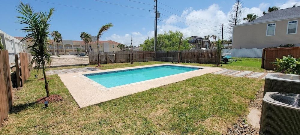 Hart's Pool House