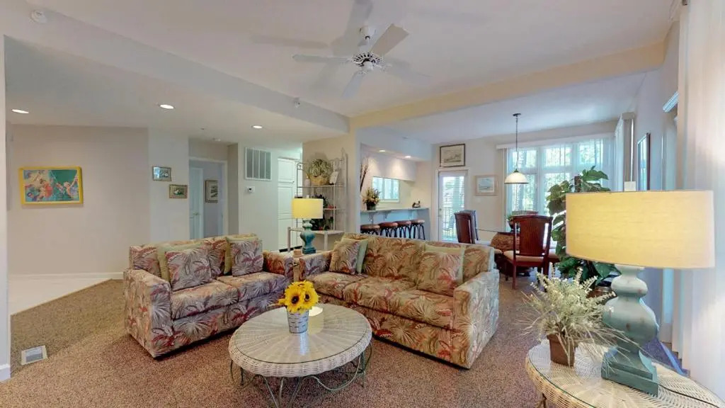 7655 Huntington Villas