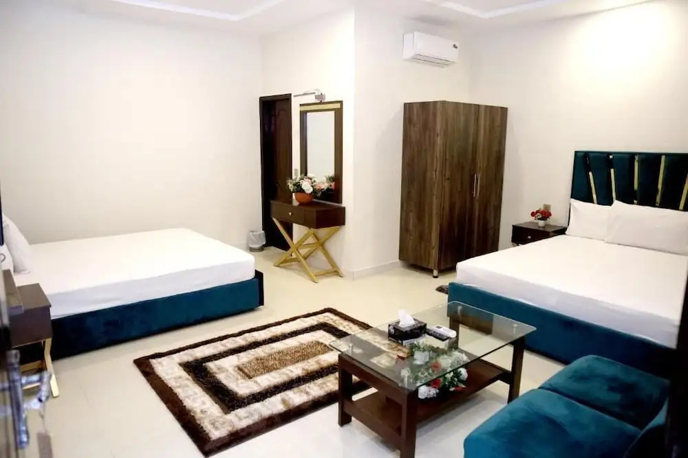 Royalton Inn Hotel - Gulberg
