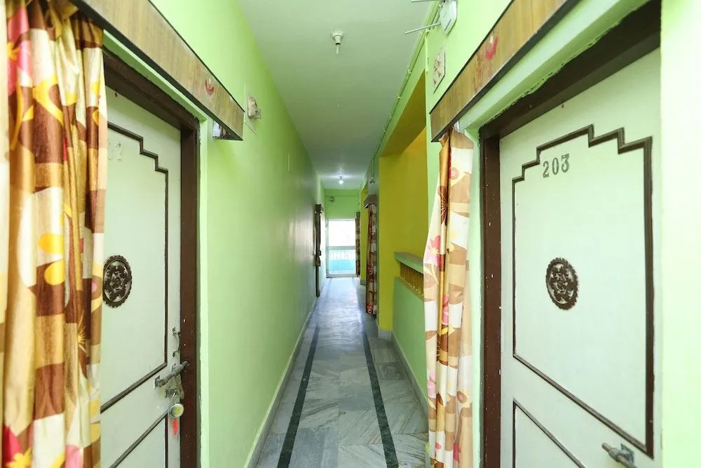 OYO 22892 Hotel Divine