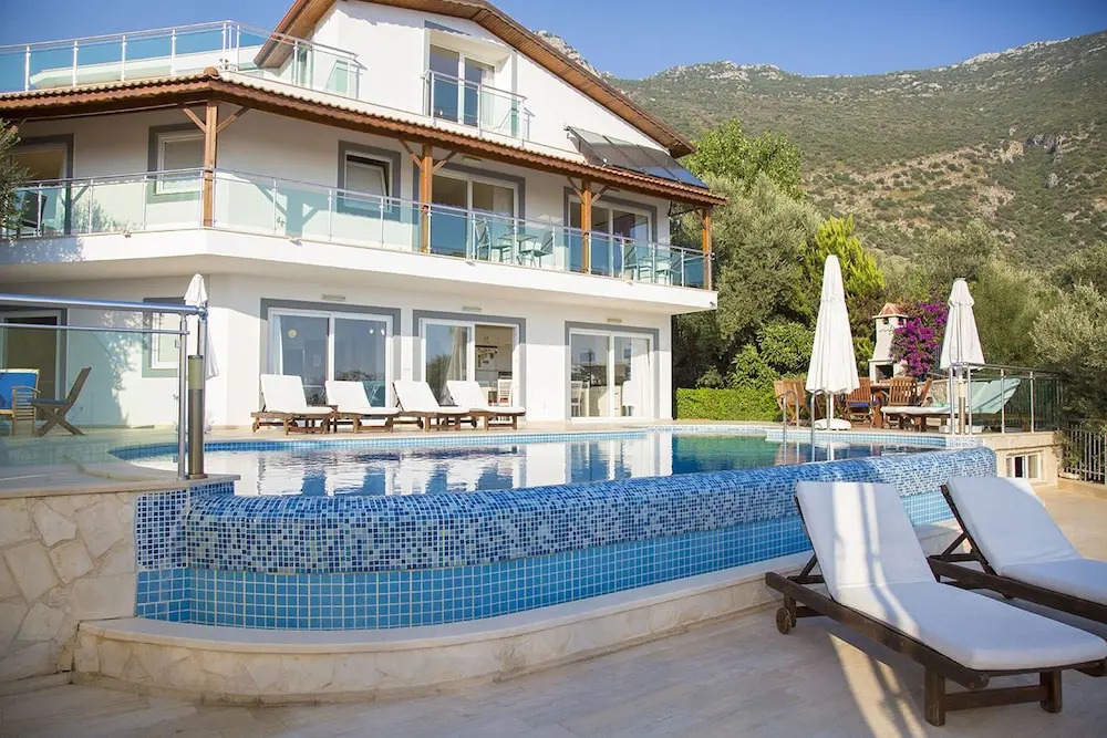 Villa Nisroc by Akdenizvillam