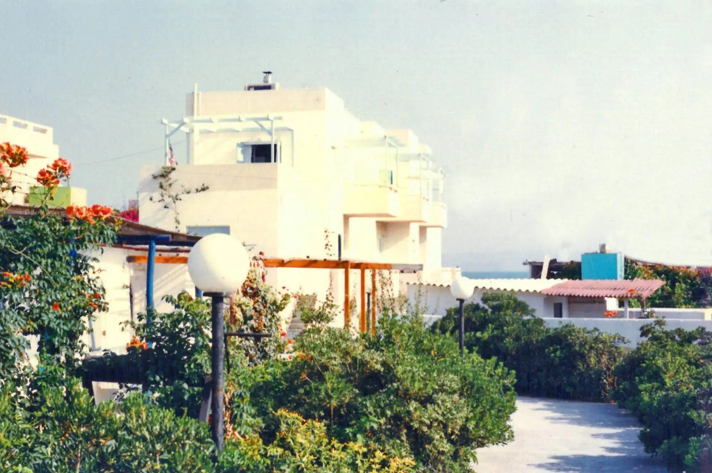Almare Beach