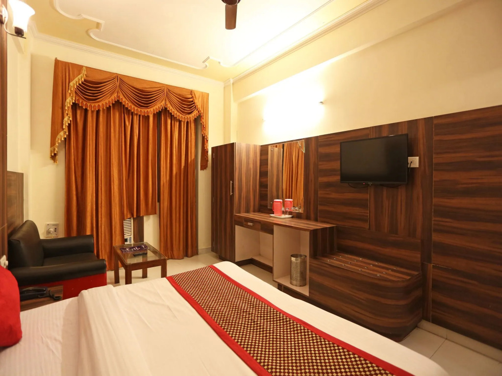 OYO 7358 Hotel Jagdish Residency