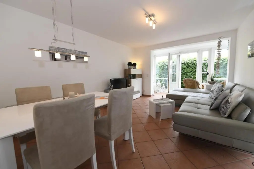 Haus "Concordia" F512 - WG 02 "Seedorf" mit Terrasse, strandnah