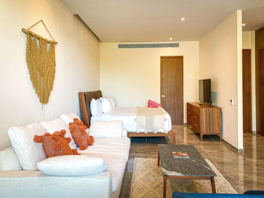 Pacific Corner Studio With Private Garden Light Bright