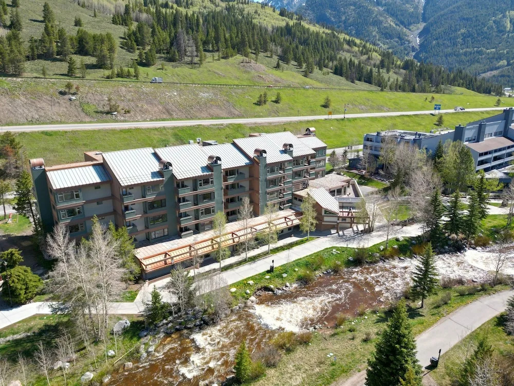 Large, Welcoming Condo With Incredible Views - WL406 by Redawning