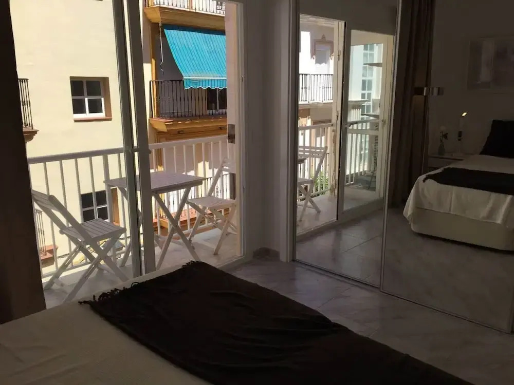 Apartment Sleeps 4 Near Beach