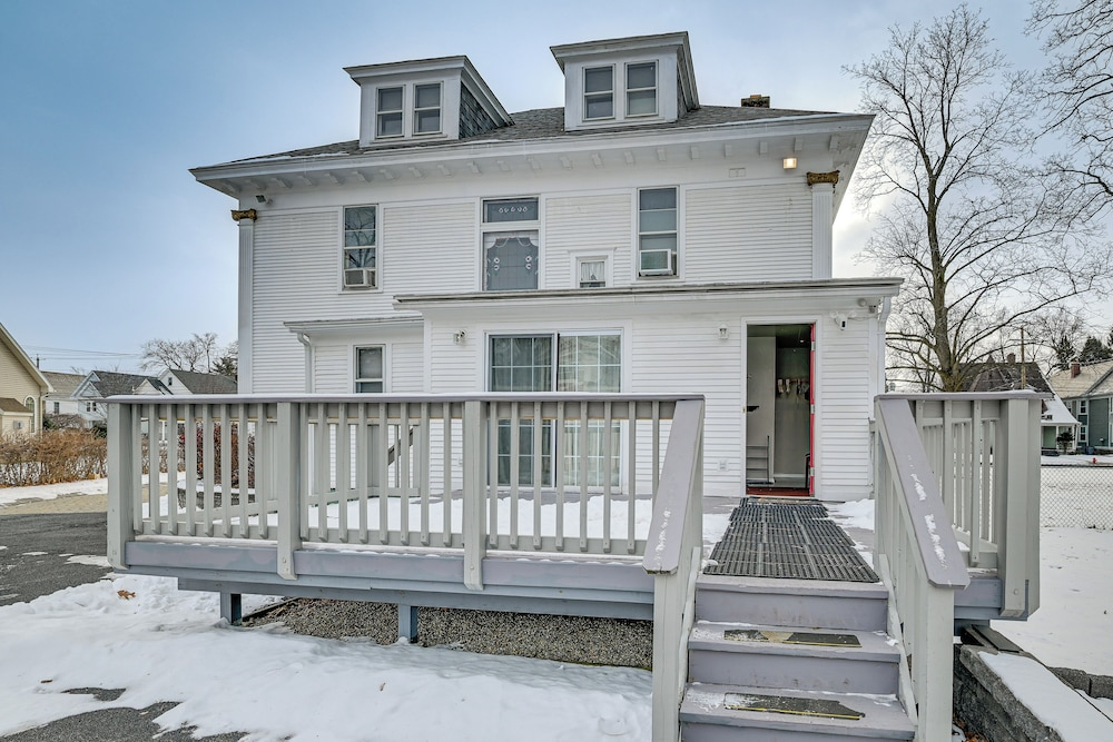 2 Mi to Dtwn Schenectady! Spacious Retreat