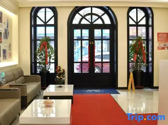 Yunzhan Hotel (Chinese Baroque Mosque Subway Station)