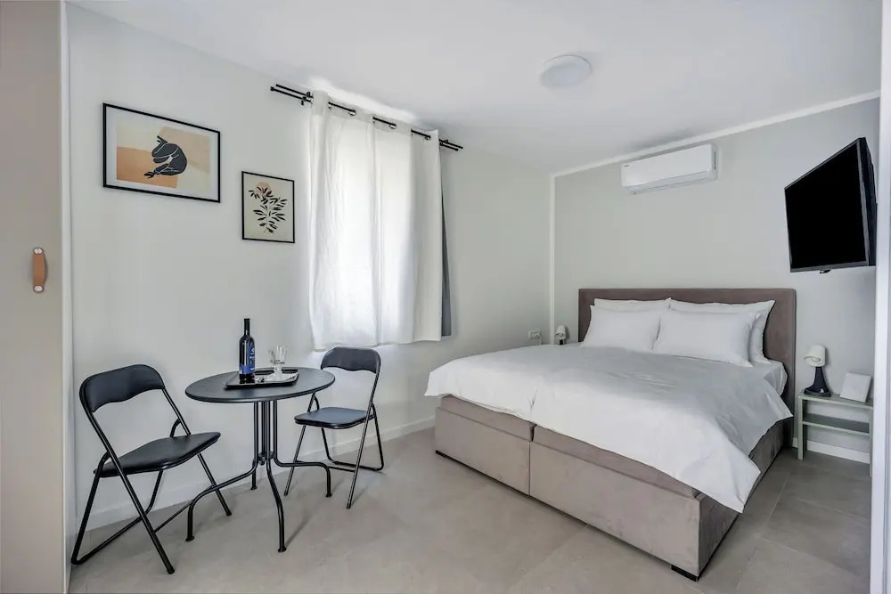 Studio apartments Yucca 2min to the sea