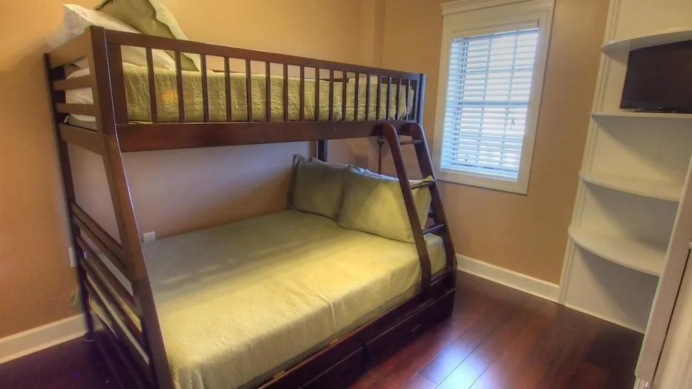 Weston - 3 Br Condo