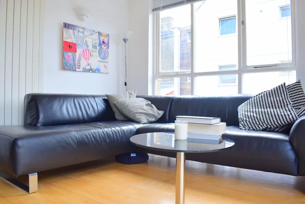 Modern 2 Bedroom Apartment Near Tower Hill