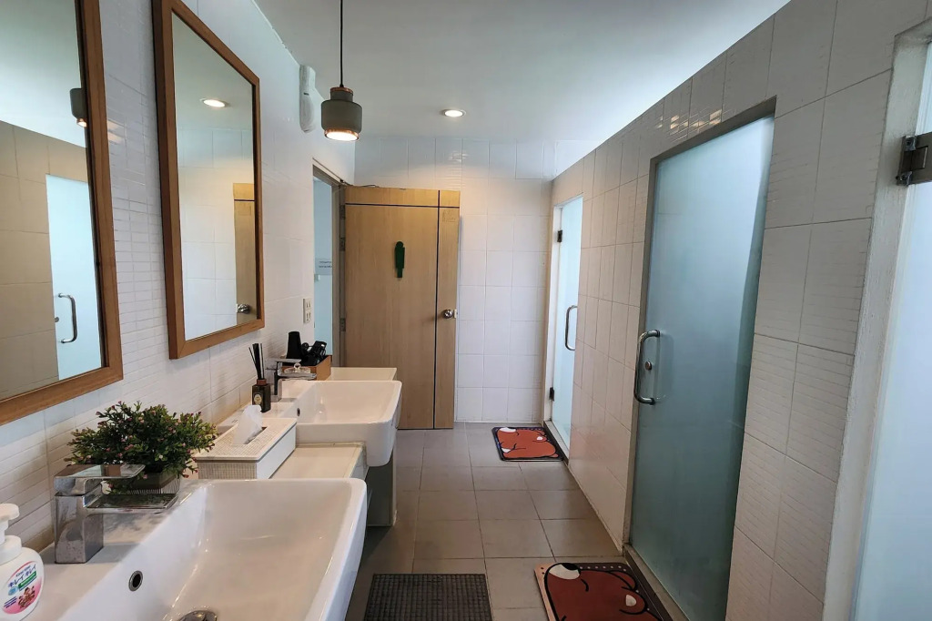 Ease Hostel