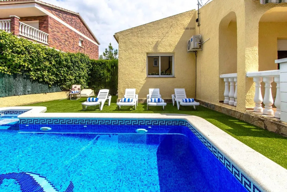 Villa With 4 Bedrooms in Calafell, With Enclosed Garden and Wifi Near the Beach
