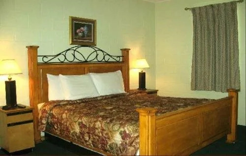 white columns motel