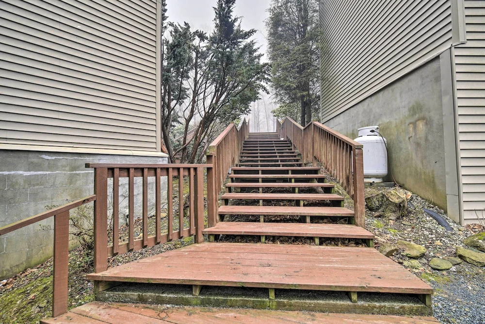 Deck & Grill: Modern Sugar Mtn Escape!