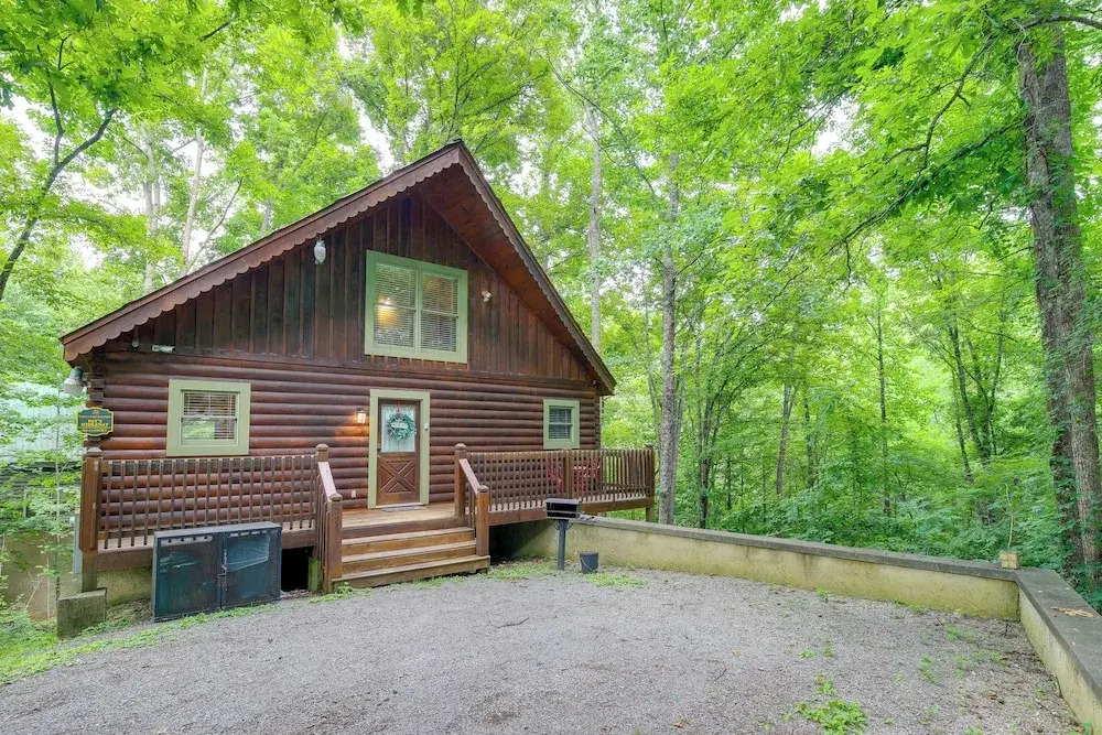 Hot Tub + Pool Table: Secluded Seiverville Cabin